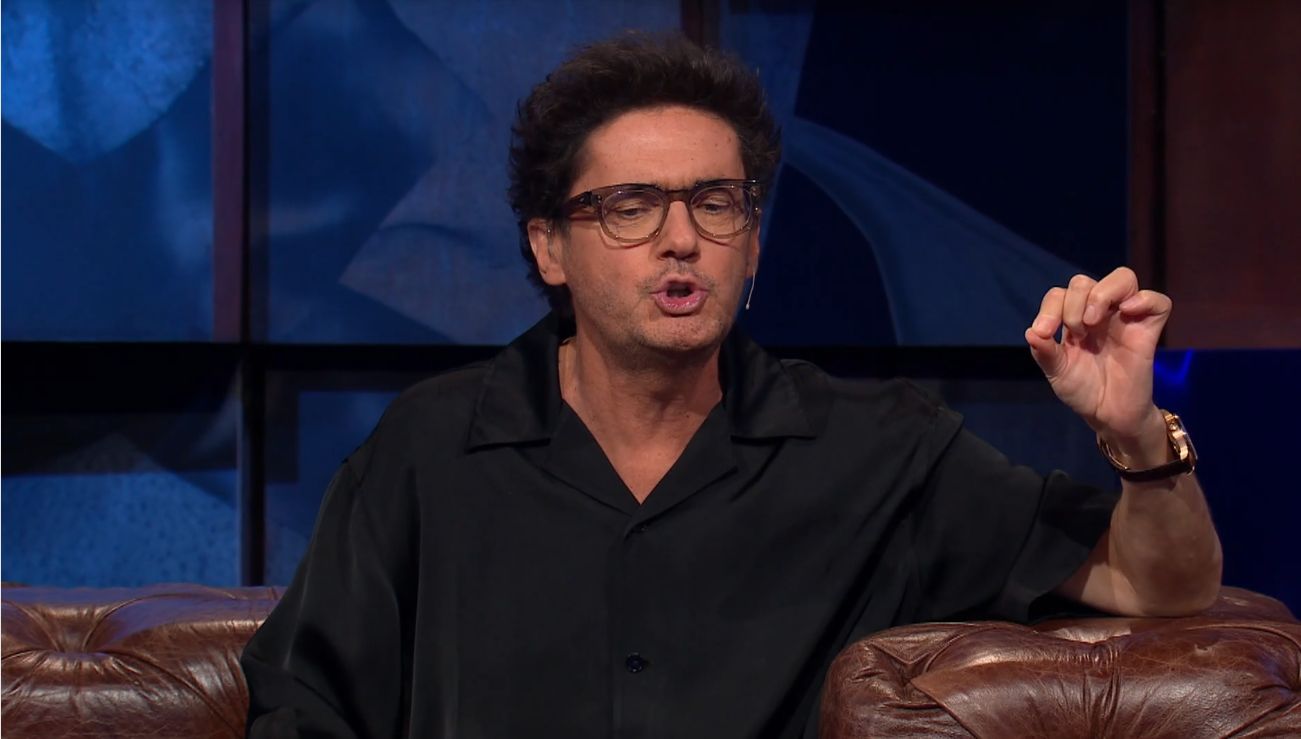 Kuba Wojewódzki prezentuje gest prowadzący do "kłótni"