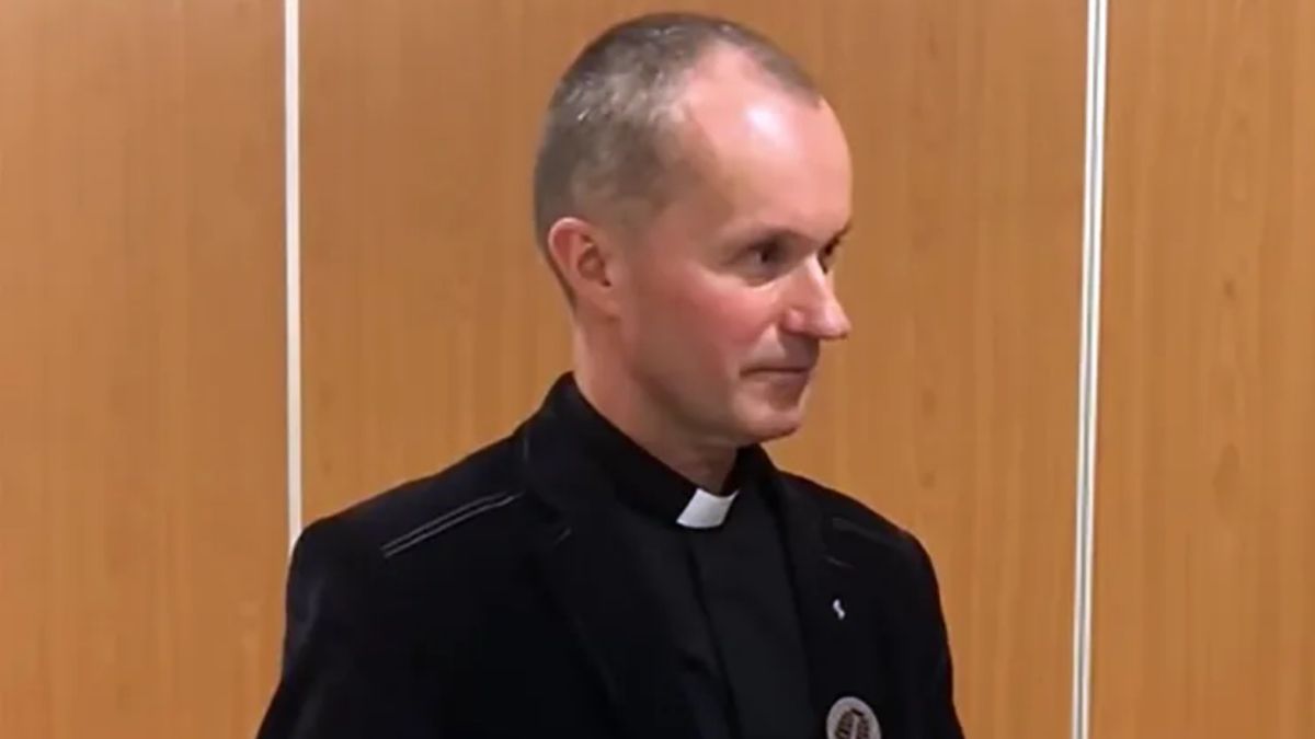 Potencjalni chrzestni łamią sobie głowę. Ksiądz rozwiewa wątpliwości