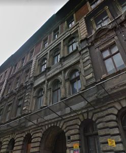 Chwile grozy w centrum miasta. Runął dach i stropy kamienicy