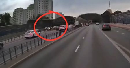 Zrobił to na drodze ekspresowej. Kierowcy w szoku