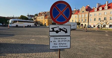 Utrudnienia na Placu Zamkowym. Zmiany w ruchu związane z produkcją filmową
