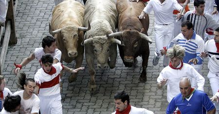 Pechowe Sanfermines. W Pampelunie byk zranił rogiem 30-latka