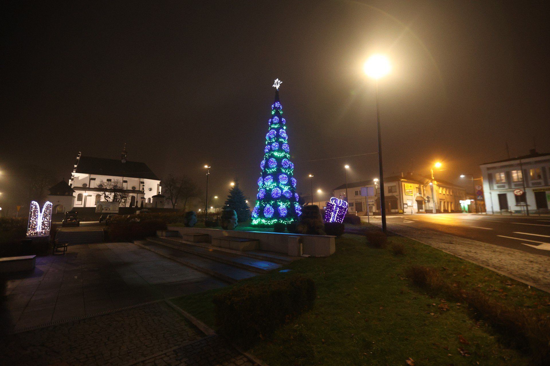 Samo drzewko mieszkańcy już znają, gdyż pojawiało się w identycznej formie w poprzednich latach.