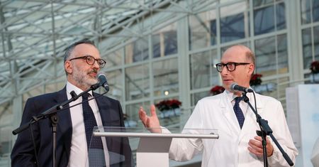 Lekarze o zdrowiu papieża. "Zostanie w szpitalu co najmniej tydzień"