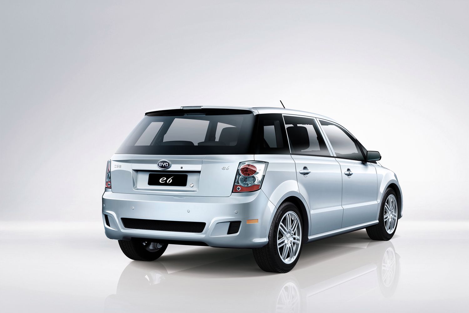 BYD E6