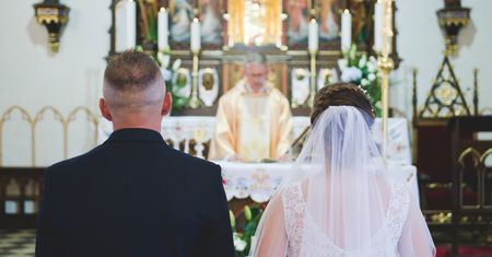 Czy trzeba wybaczyć zdradę? Jest odpowiedź księdza