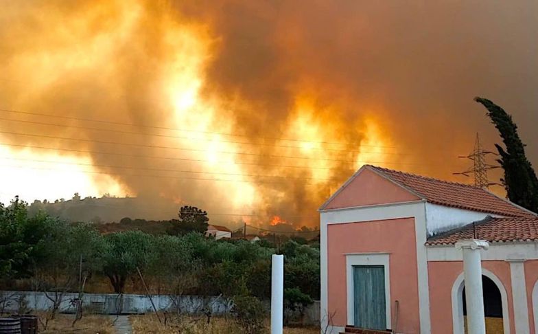 Popularna grecka wyspa walczy z pożarami. Turyści bez prądu i wody