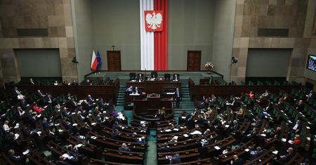 Populizm, czyli "głosu ludu". Na czym polega populizm? Których polityków można nazwać populistami?