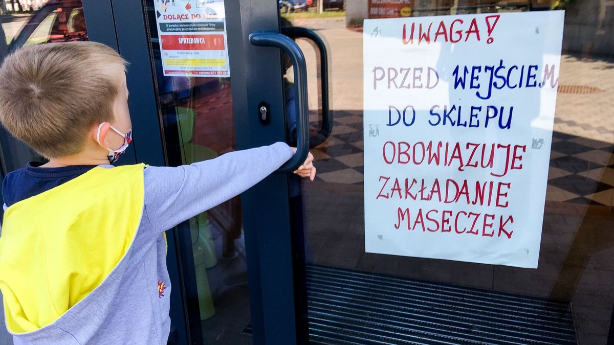 Z zakrywania nosa i ust zwolnione są tylko dzieci do lat 4. 