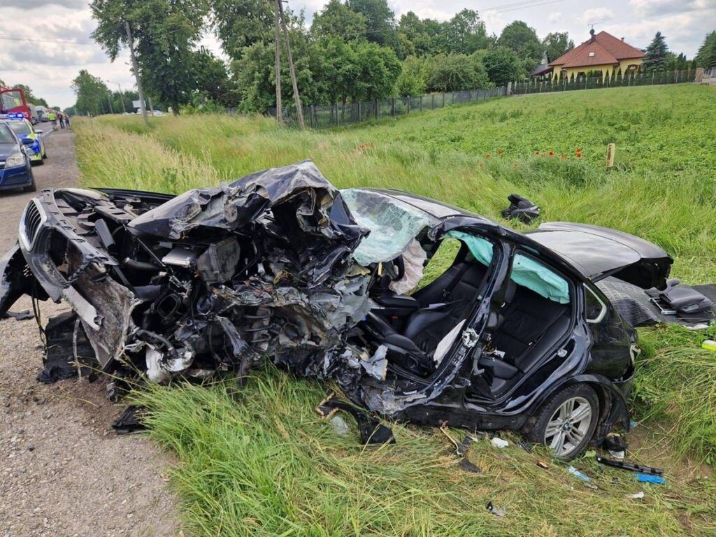 Czołowe zderzenie w Lasowicach. Dwie osoby ranne