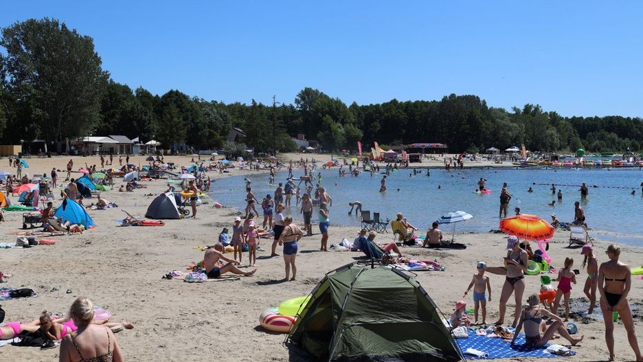 Skorzęcin na lato 2025. Turyści już rozpoczęli plażing! &#34;To już nie jest tylko imprezownia&#34;