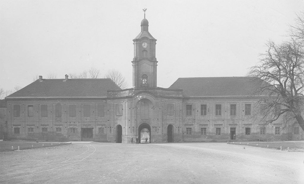 Zamek Radziwiłłów w Ołyce na fotografii przedwojennej