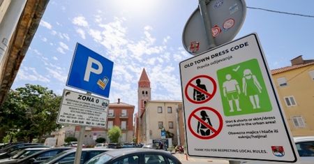 Mandaty po 132 euro w Chorwacji. Takie znaki stanęły przy Starym Mieście