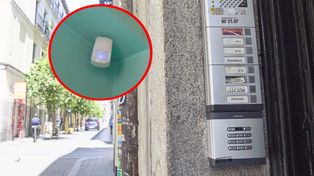 Turyści znaleźli ukrytą kamerę w apartamencie w Hiszpanii. Była skierowana na łóżko