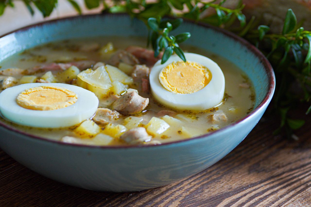 Dziadkowie zajadali się tą tanią i pyszną zupą. Długo zapomniana, ale znów wraca na wielkanocne stoły