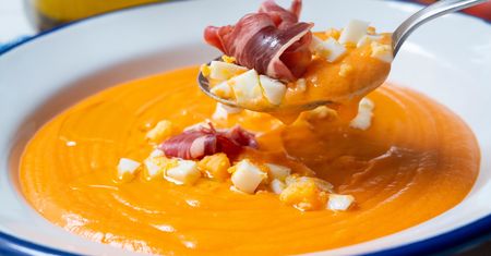 Hiszpański krem, który jest jeszcze gęstszy od gazpacho. Spróbuj koniecznie w trakcie upałów