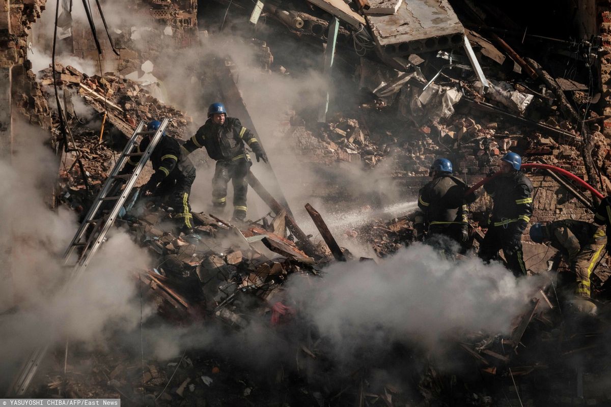 Budynek w Kijowie zniszczony po ataku dronów