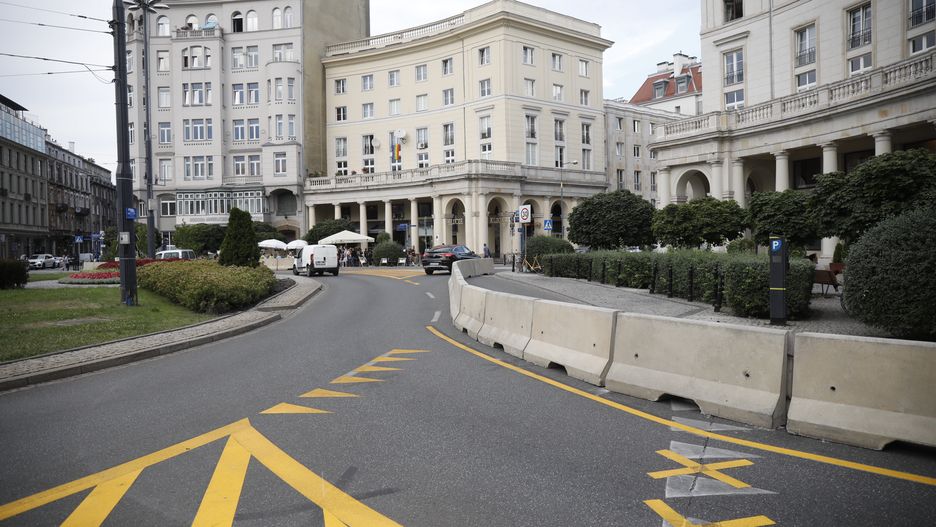 Warszawa. Betonowe zapory zostaną odzobione grafikami