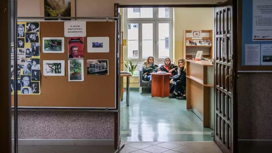 Lokalne samorządy również muszą dopłacać do oświaty z własnych budżetów.