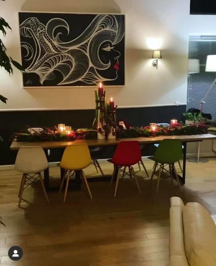 Sandra Kubicka oprowadza po podwarszawskiej willi