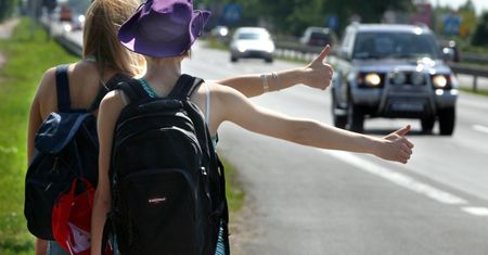 Kontrowersyjny przekaz od autostopowiczki? "Gdyby kobiety były kobietami, jeździłyby za darmo"