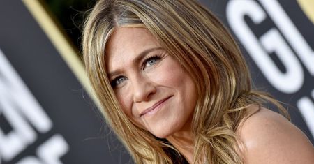 Jennifer Aniston wrzuciła naturalne selfie. Tak naprawdę wyglądają jej włosy