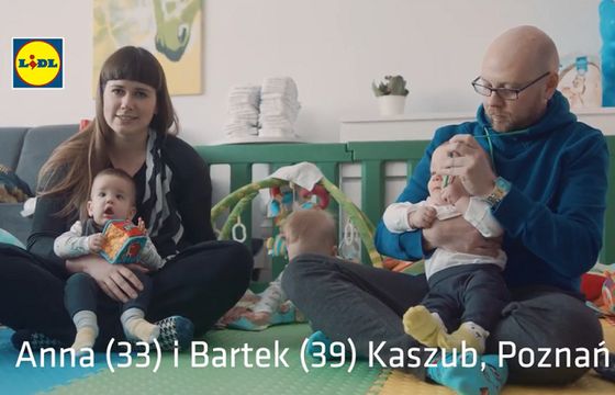 Budowlańcy i rodzice reklamują wędliny, jogurty i pieluchy marek własnych Lidla (wideo)