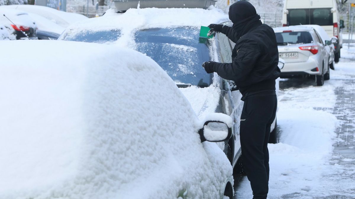 Kierowcy muszą uważać przy skrobaniu szyb