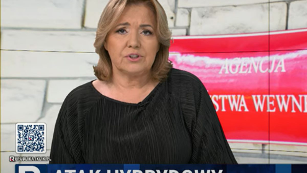 Ludzie wpłacają pieniądze na TV Republika