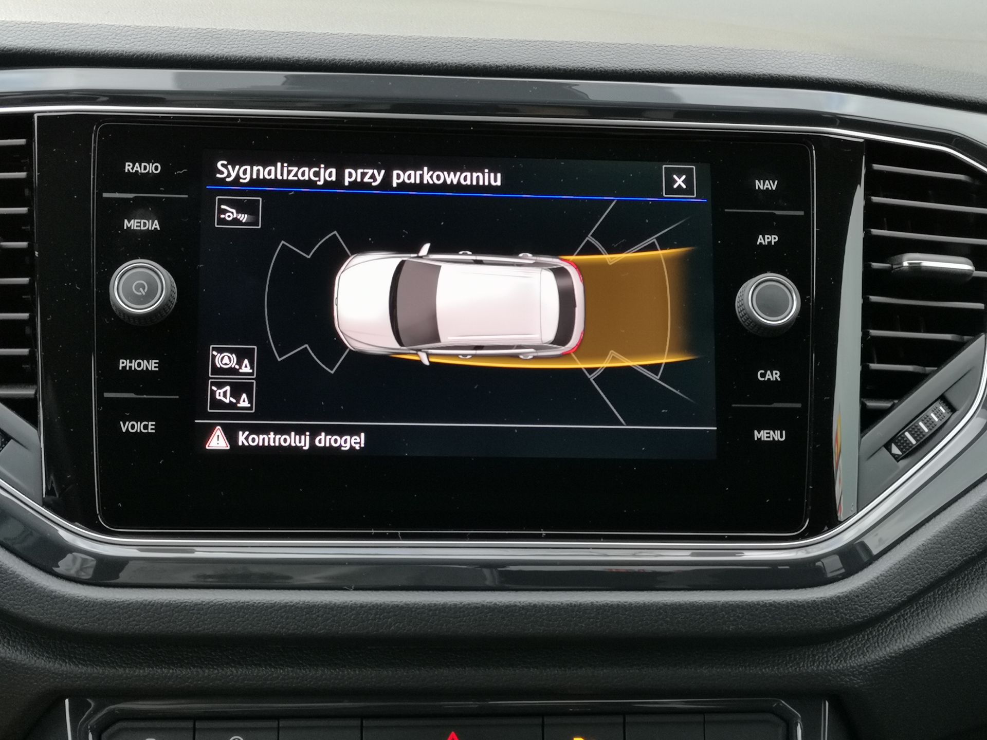 Volkswagen T-Roc: System audio Beats i asystent wyjazdu z miejsca parkingowego 14