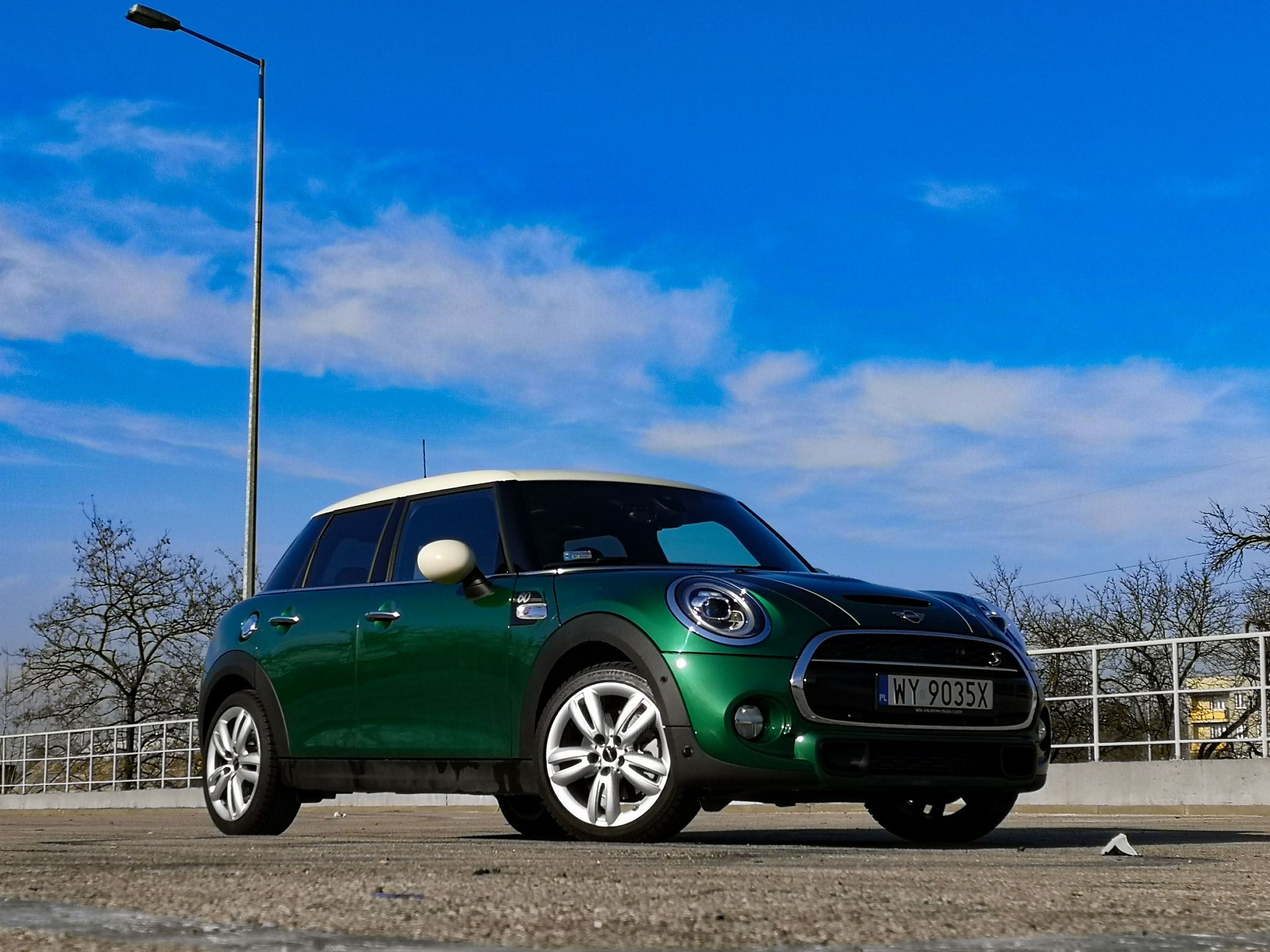 MINI Cooper S: aplikacja MINI Connected, obsługa systemu oraz audio Harman Kardon 2