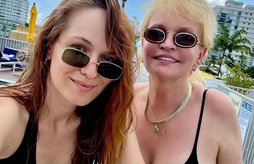 Adrianna Biedrzyńska z córką Michaliną Robakiewicz na wakacjach, jeszcze przed wyruszeniem na lotnisko