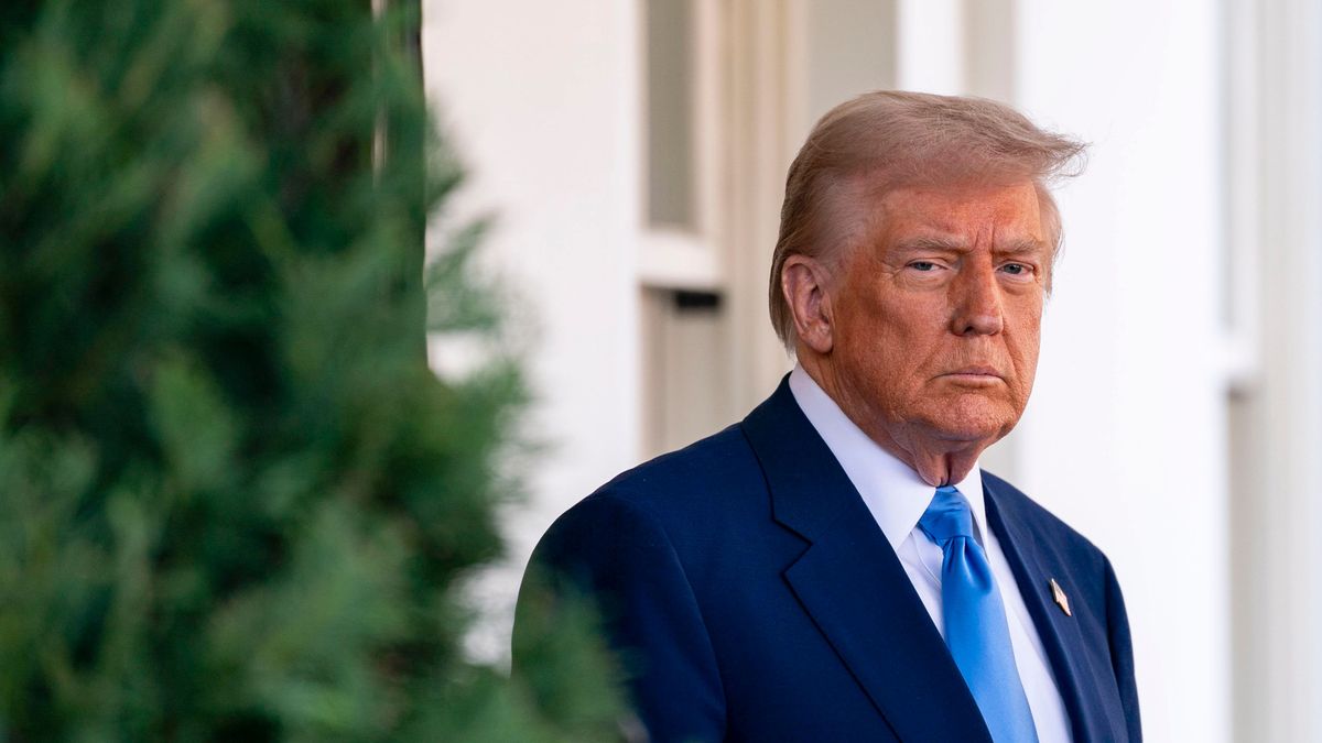 US President Donald Trump arrives to greet Emmanuel Macron, France's president, not pictured, outside the West Wing of the White House in Washington, DC, US, on Monday, Feb. 24,2025. Macron is aiming to secure US security guarantees for Ukraine, slow down Washington's talks with Russia, and demonstrate Europe's commitment to increase defense spending. Photographer: Bonnie Cash/UPI/Bloomberg via Getty Images