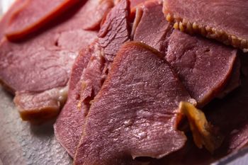 W PRL-u zajadano ze smakiem. Dziś wywołuje tylko grymas, a świetnie wzmacnia stawy