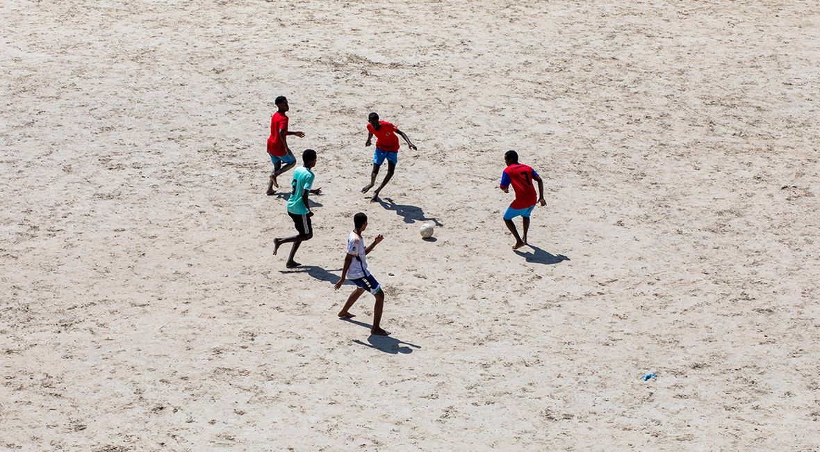 Piłka nożna na plaży w Lido jest bardzo popularna