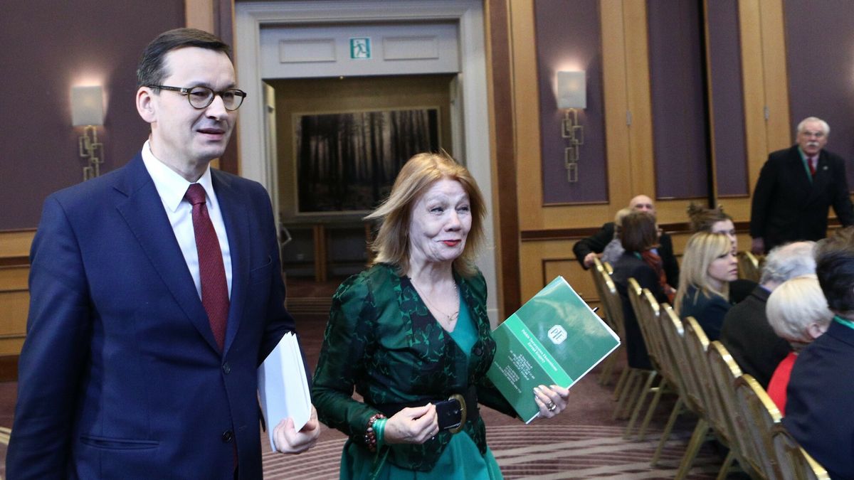 Elżbieta Mączyńska i premier Mateusz Morawiecki podczas X Kongresu Ekonomistów Polski, 2019 rok 