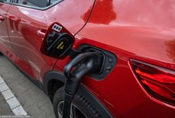 "Ktoś wyrwał kabel". Nowy rozdział absurdu z ładowarką w Nadarzynie