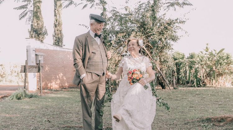 Dopiero po 60 latach bycia razem zdecydowali się na sesję ślubną. Jest przeurocza! 1