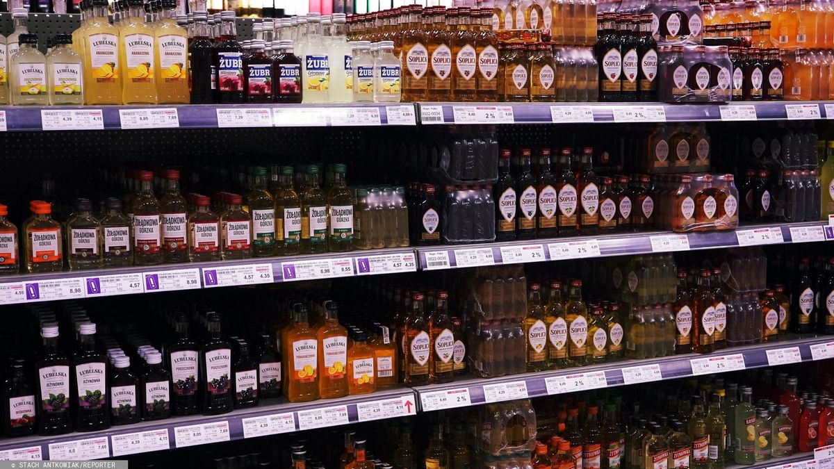 W 2021 r. wchodzi też opłata od tzw. małpek, czyli alkoholu sprzedawanego w małych butelkach do 300 ml