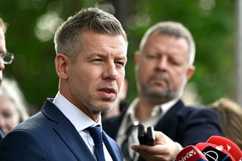"Pozłacany sufit i ogród z palmami". Magyar domaga się rezygnacji w Sądzie Najwyższym