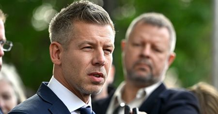 "Pozłacany sufit i ogród z palmami". Magyar domaga się rezygnacji w Sądzie Najwyższym