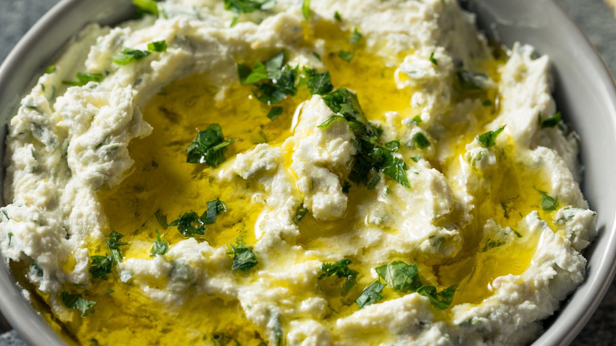 Ubijana feta może być świetną bazą do różnych past śniadaniowych