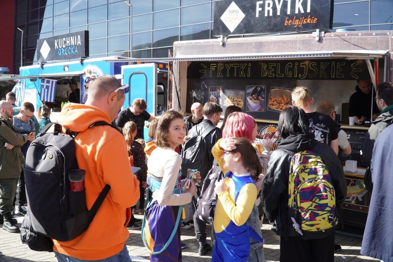 Łódź: Food Trucki przyciągnęły tłumy. Dobre jedzenie plus komiksy - to połączenie wzmaga apetyt...