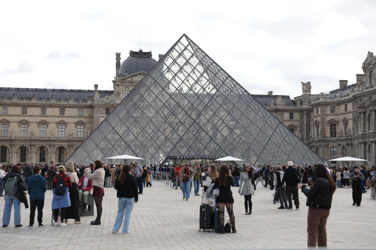 Wywieźli klejnoty z Luwru. Cenne okazy trafiły do Banku Francji
