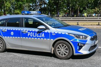 "Driftowali" wokół młodej pary, zatamowali ruch. Ustalenia policji