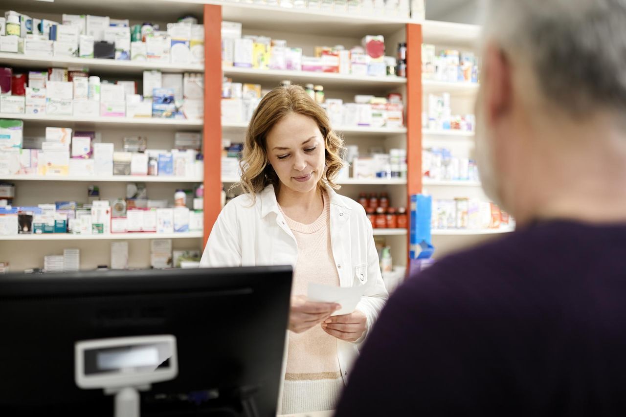 Te leki Polacy kupują przed świętami. Farmaceutka: "Przychodzą jeszcze w sobotę o 14"
