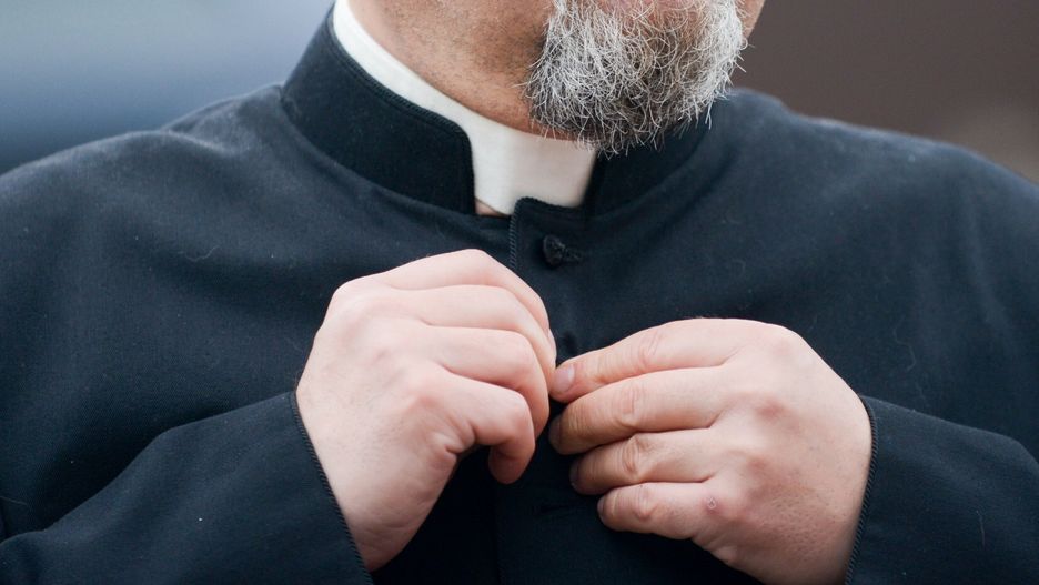 Molestował, upijał i pokazywał pornografię chłopcu. Duchowny usłyszał wyrok