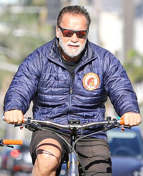 Arnold Schwarzenegger "przyłapany" na pocałunkach z kolejną kobietą