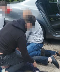 Poili wódką z trucizną. Podsuwali umowy do podpisu. Rusza proces