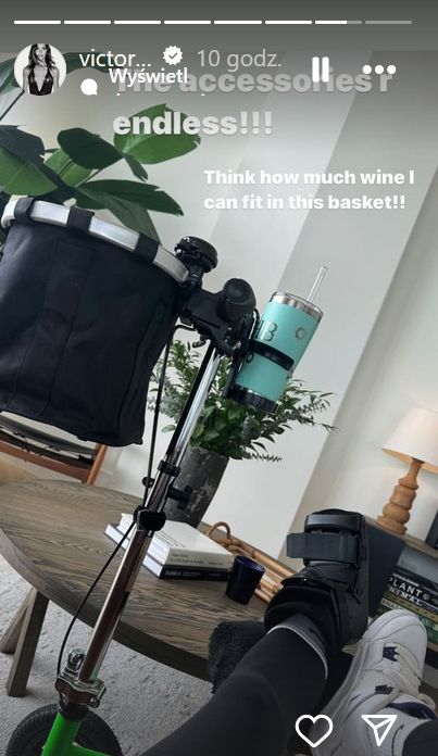 Victoria Beckham dostała od męża hulajnogę z koszykiem na wino